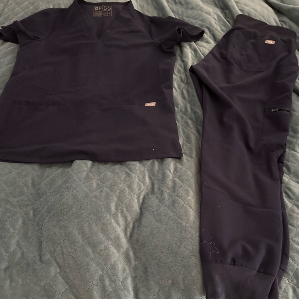 Figs Navy size medium scrub set